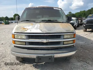 2002 Chevrolet Express z VIN 1GAHG39R021176117, wystawiony jako Copart lot #59724485 z przebiegiem 95 364 mil mil oraz Czysty tytuł • Clean title. Historia ofert i sprzedaży dostępna na DreamBid. Obrazek 5.