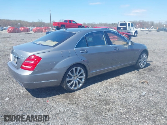 2012 Mercedes-Benz S 550 z VIN WDDNG9EB8CA477487, wystawiony jako IAAI lot #41936591 z przebiegiem 61 182 mil mil oraz . Historia ofert i sprzedaży dostępna na DreamBid. Obrazek 4.
