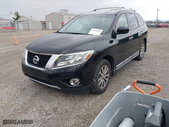 2014 Nissan Pathfinder SL with VIN 5N1AR2MM1EC715812, listed as a IAAI auction lot 41931093 with 156,786 mi miles. Bid and sale history available at carsss.com. Image 2.