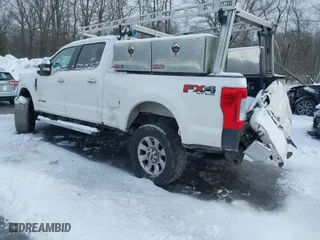2017 Ford Super Duty F-250 SRW Lariat with VIN 1FT7W2BT0HEC93199, listed as a IAAI auction lot 41572251 with 157,935 mi miles. Bid and sale history available at carsss.com. Image 3.