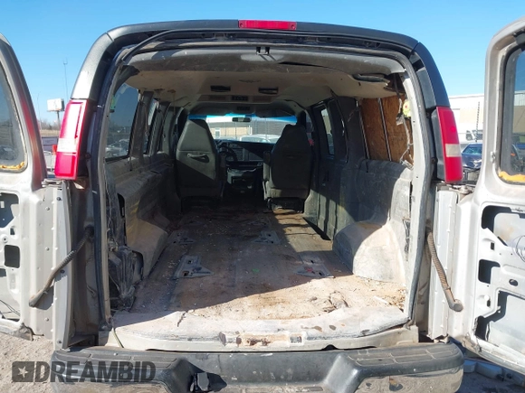 2007 Chevrolet Express Passenger with VIN 1GAHG35UX71176305, listed as a IAAI auction lot 41143812 with 338,940 mi miles and . Bid and sale history available at DreamBid. Image 8.