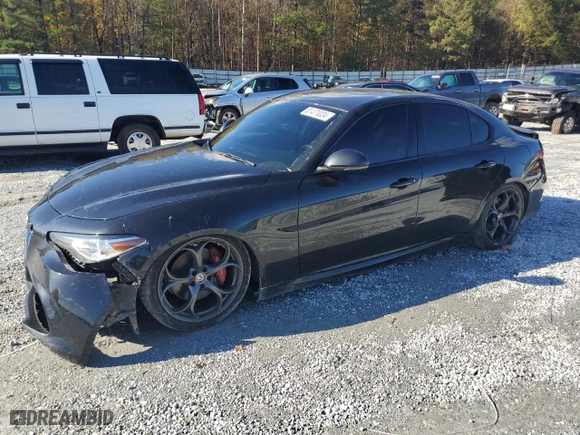 2017 Alfa Romeo Giulia Ti with VIN ZARFAECN6H7533815, listed as a Copart auction lot 81471024 with 130,040 mi miles and Salvage Title. Bid and sale history available at carsss.com. Image 1.