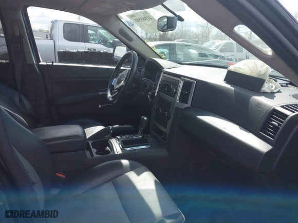 2009 Jeep Grand Cherokee Laredo with VIN 1J8GR48K99C550822, listed as a IAAI auction lot 41868508 with 179,436 mi miles. Bid and sale history available at carsss.com. Image 5.