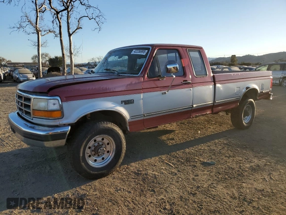 1992 Ford F-250 with VIN 1FTHX26M2NKB70294, listed as a Copart auction lot 42236995 with 223,001 mi miles and Clean Title. Bid and sale history available at carsss.com. Image 1.
