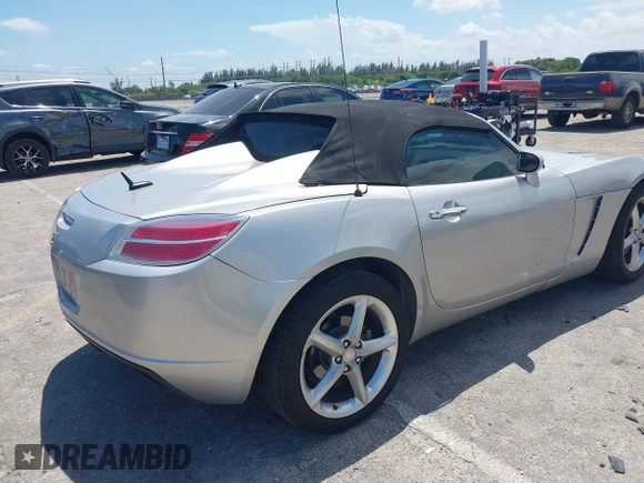 2008 Saturn Sky z VIN 1G8MC35BX8Y128872, wystawiony jako IAAI lot #42152153 z przebiegiem 62 022 mil mil oraz . Historia ofert i sprzedaży dostępna na DreamBid. Obrazek 4.