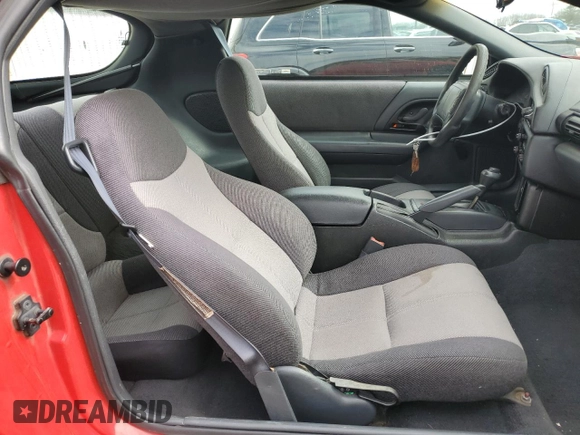 1995 Chevrolet Camaro z VIN 2G1FP22S1S2181409, wystawiony jako Copart lot #49273555 z przebiegiem 112 589 mil mil oraz Czysty tytuł • Clean title. Historia ofert i sprzedaży dostępna na DreamBid. Obrazek 10.
