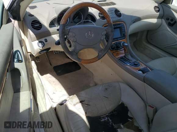 2004 Mercedes-Benz SL 500 z VIN WDBSK75F94F086404, wystawiony jako Copart lot #48960275 z przebiegiem 98 019 mil mil oraz Szkoda całkowita • Salvage title. Historia ofert i sprzedaży dostępna na DreamBid. Obrazek 8.
