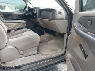 2003 Chevrolet Tahoe LT with VIN 1GNEC13Z83R264751, listed as a IAAI auction lot 41898933 with 300,977 mi miles. Bid and sale history available at carsss.com. Image 5.