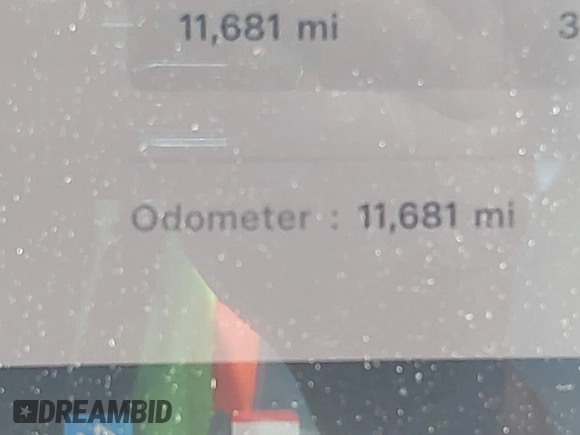2025 Tesla Model 3 Long Range z VIN 5YJ3E1EB6SF874419, wystawiony jako IAAI lot #42422443 z przebiegiem 11 681 mil mil oraz . Historia ofert i sprzedaży dostępna na DreamBid. Obrazek 7.