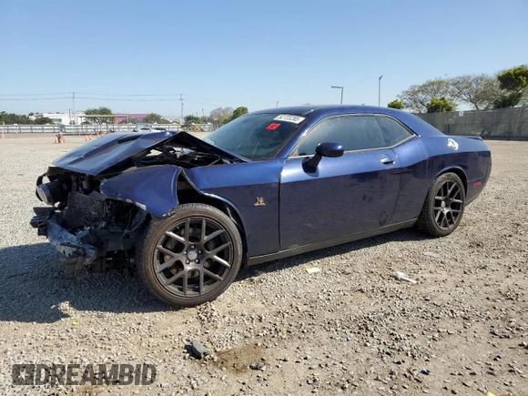 2016 Dodge Challenger R/T Scat Pack z VIN 2C3CDZFJ2GH284912, wystawiony jako Copart lot #52723285 z przebiegiem 130 996 mil mil oraz Szkody całkowita. Historia ofert i sprzedaży dostępna na DreamBid. Obrazek 1.