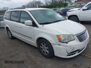 2013 Chrysler Town & Country Touring z VIN 2C4RC1BG2DR526012, wystawiony jako IAAI lot #41942998 z przebiegiem 156 112 mil mil oraz . Historia ofert i sprzedaży dostępna na DreamBid. Obrazek 1.