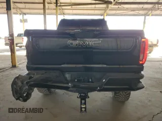 2020 GMC Sierra 2500HD SLT z VIN 1GT49NEY9LF158129, wystawiony jako Copart lot #87960905 z przebiegiem 86 342 mil mil oraz Szkoda całkowita • Salvage title. Historia ofert i sprzedaży dostępna na DreamBid. Obrazek 6.
