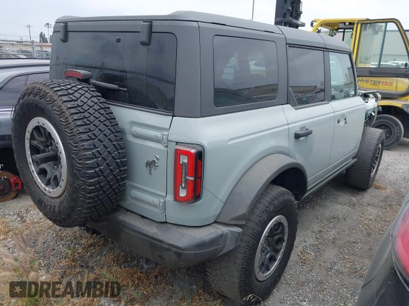 2023 Ford Bronco с VIN 1FMEE5DP0PLA97359, выставлен на аукционе IAAI как лот 42130581 с пробегом 32 335 миль миль и . История ставок и продаж доступна на DreamBid. Изображение 4.