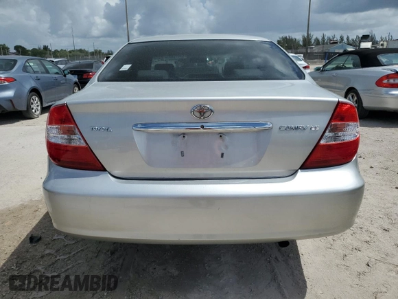 2004 Toyota Camry LE z VIN 4T1BE32K34U305013, wystawiony jako Copart lot #60912085 z przebiegiem 127 247 mil mil oraz Szkoda całkowita • Salvage title. Historia ofert i sprzedaży dostępna na DreamBid. Obrazek 6.