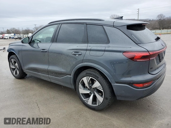 2025 Audi Q6 e-tron Premium Plus z VIN WA124BGF6SA005195, wystawiony jako Copart lot #42492975 z przebiegiem Nie podano mil oraz Szkody całkowita. Historia ofert i sprzedaży dostępna na DreamBid. Obrazek 2.