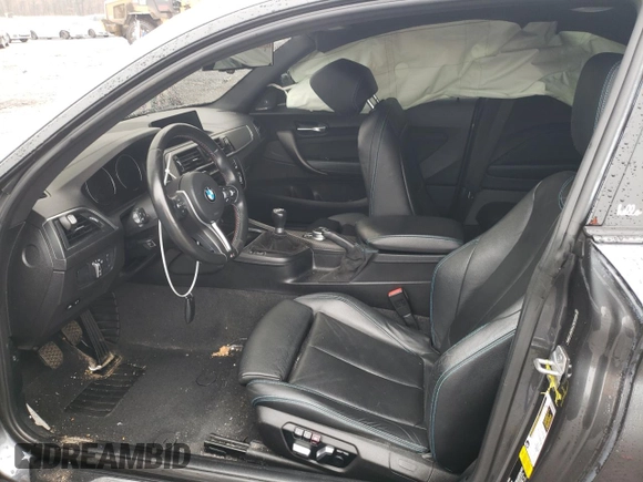2018 BMW M2 z VIN WBS1J5C54J7B70369, wystawiony jako Copart lot #47759695 z przebiegiem 51 189 mil mil oraz Szkoda całkowita • Salvage title. Historia ofert i sprzedaży dostępna na DreamBid. Obrazek 7.