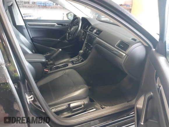 2016 Volkswagen Passat SE z VIN 1VWBT7A38GC010301, wystawiony jako IAAI lot #42316812 z przebiegiem 154 618 mil mil oraz . Historia ofert i sprzedaży dostępna na DreamBid. Obrazek 5.