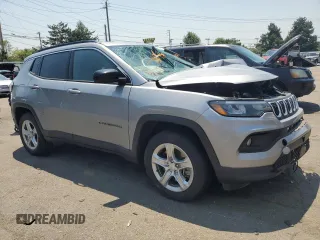 2024 Jeep Compass Latitude z VIN 3C4NJDBN0RT596696, wystawiony jako Copart lot #60412135 z przebiegiem Nie podano mil oraz Czysty tytuł • Clean title. Historia ofert i sprzedaży dostępna na DreamBid. Obrazek 4.
