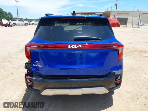 2024 Kia Seltos S z VIN KNDEU2AA4R7654467, wystawiony jako IAAI lot #42312105 z przebiegiem 1 599 mil mil oraz . Historia ofert i sprzedaży dostępna na DreamBid. Obrazek 6.