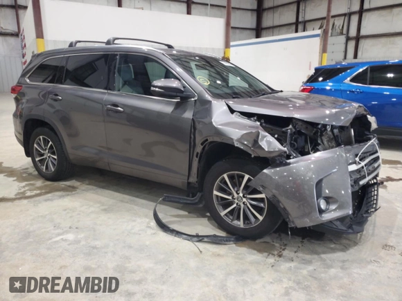 2018 Toyota Highlander SE z VIN 5TDJZRFH8JS556874, wystawiony jako Copart lot #60459645 z przebiegiem 108 118 mil mil oraz Nie do naprawy • Non repairable. Historia ofert i sprzedaży dostępna na DreamBid. Obrazek 4.