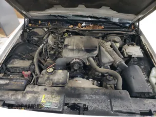 2005 Mercury Grand Marquis GS z VIN 2MEFM74W05X612471, wystawiony jako Copart lot #49455195 z przebiegiem 140 916 mil mil oraz Szkoda całkowita • Salvage title. Historia ofert i sprzedaży dostępna na DreamBid. Obrazek 11.