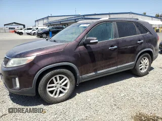 2014 Kia Sorento LX z VIN 5XYKT4A63EG434490, wystawiony jako Copart lot #57361795 z przebiegiem 146 278 mil mil oraz Czysty tytuł • Clean title. Historia ofert i sprzedaży dostępna na DreamBid. Obrazek 1.