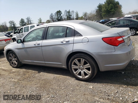 2014 Chrysler 200 Touring z VIN 1C3CCBBBXEN153322, wystawiony jako Copart lot #53541795 z przebiegiem 47 498 mil mil oraz Szkoda całkowita • Salvage title. Historia ofert i sprzedaży dostępna na DreamBid. Obrazek 2.