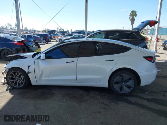 2018 Tesla Model 3 Long Range Battery z VIN 5YJ3E1EB3JF187543, wystawiony jako IAAI lot #41879169 z przebiegiem 74 144 mil mil oraz . Historia ofert i sprzedaży dostępna na DreamBid. Obrazek 15.