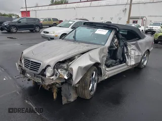 2003 Mercedes-Benz CLK 320/430 z VIN WDBLK70G23T136676, wystawiony jako IAAI lot #40448132 z przebiegiem 71 610 mil mil oraz . Historia ofert i sprzedaży dostępna na DreamBid. Obrazek 2.
