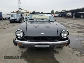 1975 FIAT 124 Spider z VIN 124CS10095845, wystawiony jako Copart lot #86344634 z przebiegiem 86 863 mil mil oraz Czysty tytuł • Clean title. Historia ofert i sprzedaży dostępna na DreamBid. Obrazek 5.