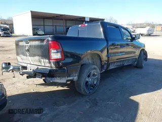 2020 Ram 1500 Big Horn z VIN 1C6SRFFT5LN330864, wystawiony jako IAAI lot #41457715 z przebiegiem 53 226 mil mil oraz . Historia ofert i sprzedaży dostępna na DreamBid. Obrazek 4.