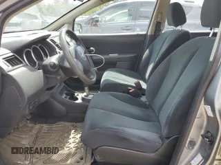 2011 Nissan Versa S z VIN 3N1BC1CP5BL464666, wystawiony jako Copart lot #55729825 z przebiegiem 246 951 mil mil oraz Czysty tytuł • Clean title. Historia ofert i sprzedaży dostępna na DreamBid. Obrazek 7.