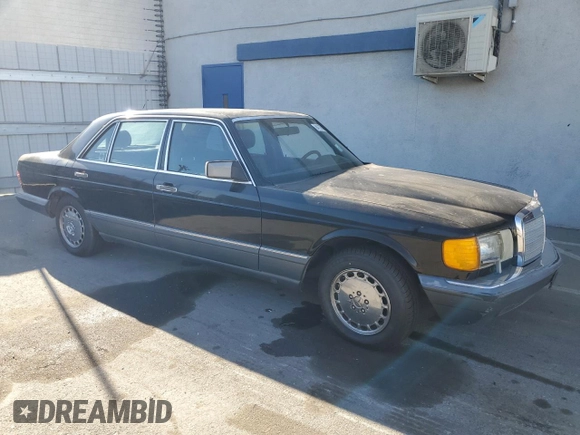 1991 Mercedes-Benz 560 with VIN WDBCA39E4MA583150, listed as a Copart auction lot 84738904 with 183,695 mi miles and Clean Title. Bid and sale history available at DreamBid. Image 4.