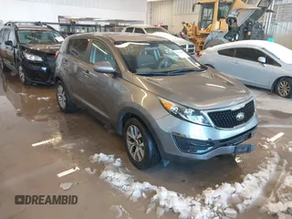 2015 Kia Sportage LX with VIN KNDPB3ACXF7686082, listed as a IAAI auction lot 41282616 with 107,613 mi miles and . Bid and sale history available at carsss.com. Image 1.