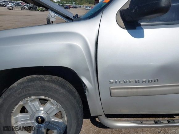2010 Chevrolet Silverado 1500 LT with VIN 1GCSKSE31AZ221654, listed as a IAAI auction lot 40564208 with 239,609 mi miles. Bid and sale history available at carsss.com. Image 18.
