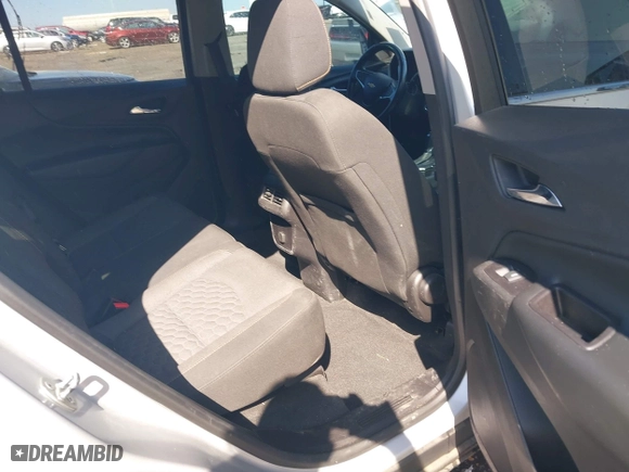 2018 Chevrolet Equinox LT with VIN 2GNAXJEV6J6284163, listed as a IAAI auction lot 41954789 with 264,728 mi miles. Bid and sale history available at carsss.com. Image 8.