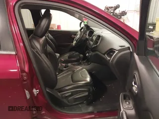2019 Jeep Cherokee Latitude Plus with VIN 1C4PJMLB2KD198561, listed as a IAAI auction lot 41731691 with 71,129 mi miles. Bid and sale history available at carsss.com. Image 5.