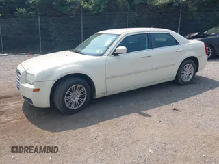 2008 Chrysler 300 LX z VIN 2C3LA43R48H225478, wystawiony jako IAAI lot #42449835 z przebiegiem 168 746 mil mil oraz . Historia ofert i sprzedaży dostępna na DreamBid. Obrazek 2.