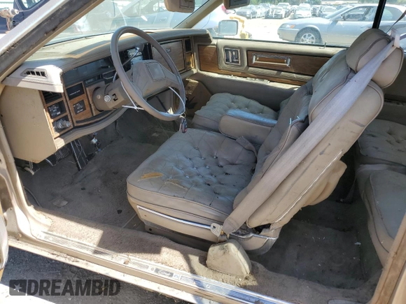 1985 Cadillac Eldorado z VIN 1G6EL578XFE661216, wystawiony jako Copart lot #54606984 z przebiegiem 12 462 mil mil oraz Szkoda całkowita • Salvage title. Historia ofert i sprzedaży dostępna na DreamBid. Obrazek 7.