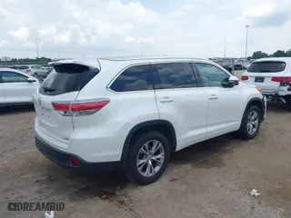2014 Toyota Highlander XLE with VIN 5TDKKRFH3ES007405, listed as a IAAI auction lot 39623056 with 96,608 mi miles. Bid and sale history available at carsss.com. Image 4.