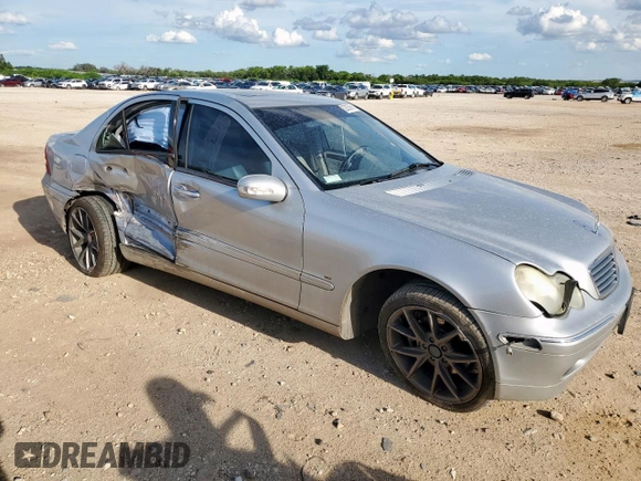 2001 Mercedes-Benz C 320 с VIN WDBRF64J01F043584, выставлен на аукционе Copart как лот 62385365 с пробегом Не указан миль и Списание • Salvage title. История ставок и продаж доступна на DreamBid. Изображение 4.