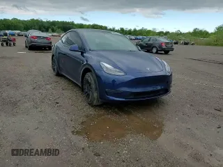 2024 Tesla Model Y Long Range z VIN 7SAYGDEE0RA286070, wystawiony jako Copart lot #58200425 z przebiegiem 16 881 mil mil oraz Szkoda całkowita • Salvage title. Historia ofert i sprzedaży dostępna na DreamBid. Obrazek 14.