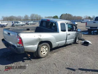 2010 Toyota Tacoma z VIN 5TETX4CNXAZ723380, wystawiony jako IAAI lot #41771322 z przebiegiem Nie podano mil oraz . Historia ofert i sprzedaży dostępna na DreamBid. Obrazek 4.