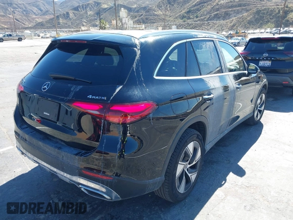 2024 Mercedes-Benz GLC 300 z VIN W1NKM4HBXRF159332, wystawiony jako IAAI lot #41529147 z przebiegiem 4 322 mil mil oraz . Historia ofert i sprzedaży dostępna na DreamBid. Obrazek 4.