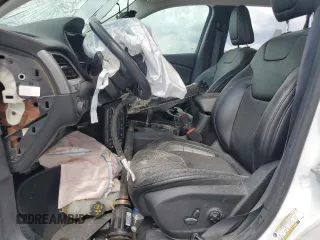 2020 Jeep Cherokee Latitude Plus с VIN 1C4PJLLB6LD503362, выставлен на аукционе Copart как лот 64280725 с пробегом Не указан миль и Списание • Salvage title. История ставок и продаж доступна на DreamBid. Изображение 7.