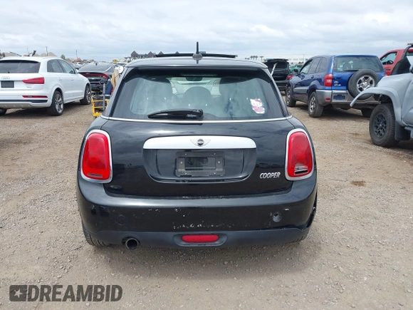 2015 MINI Hardtop 4 Door z VIN WMWXS5C58FT831568, wystawiony jako IAAI lot #42129819 z przebiegiem 76 044 mil mil oraz . Historia ofert i sprzedaży dostępna na DreamBid. Obrazek 17.
