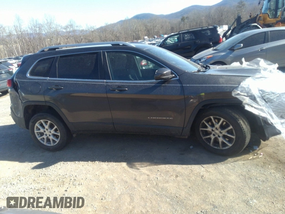 2015 Jeep Cherokee Latitude with VIN 1C4PJMCB5FW784536, listed as a IAAI auction lot 41667686 with 194,422 mi miles and . Bid and sale history available at carsss.com. Image 13.