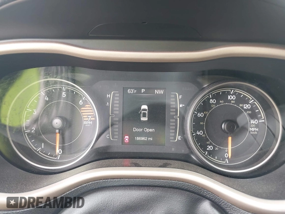 2018 Jeep Cherokee Latitude Tech Connect с VIN 1C4PJLCB2JD540423, выставлен на аукционе IAAI как лот 42159808 с пробегом 186 962 миль миль и . История ставок и продаж доступна на DreamBid. Изображение 7.