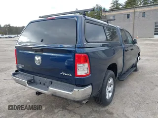 2023 Ram 1500 Big Horn z VIN 1C6RRFBG4PN550817, wystawiony jako IAAI lot #41240195 z przebiegiem 8 105 mil mil oraz . Historia ofert i sprzedaży dostępna na DreamBid. Obrazek 4.