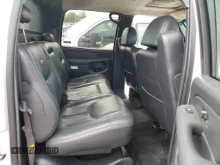 2002 Chevrolet Avalanche with VIN 3GNGK23G82G165622, listed as a Copart auction lot 71918294 with 102,610 mi miles and Salvage Title. Bid and sale history available at carsss.com. Image 10.